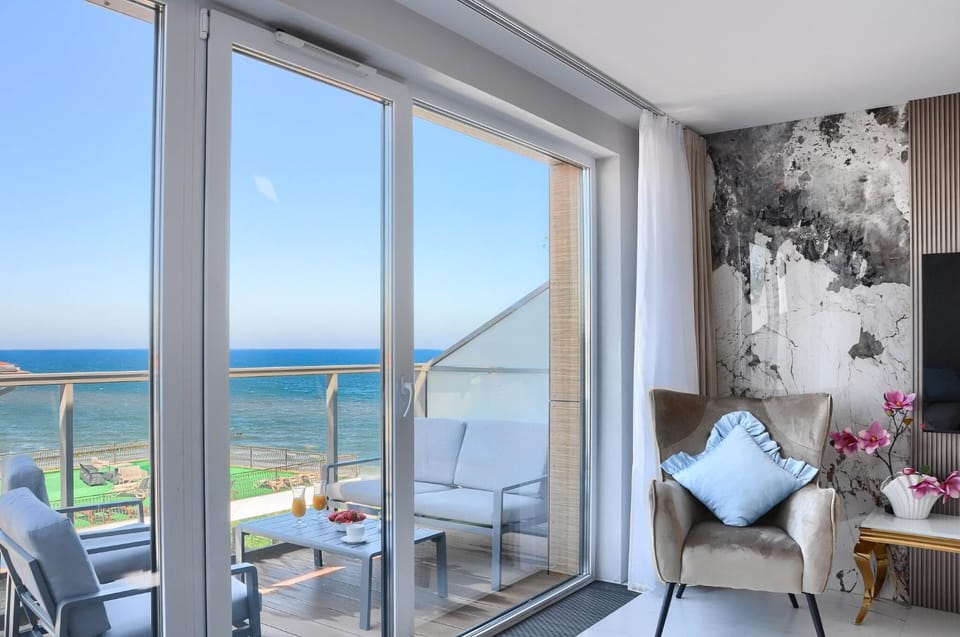 Patio, Day, Natural landscape, View (from property/room), Balcony/Terrace, Living room, Seating area, Sea view
