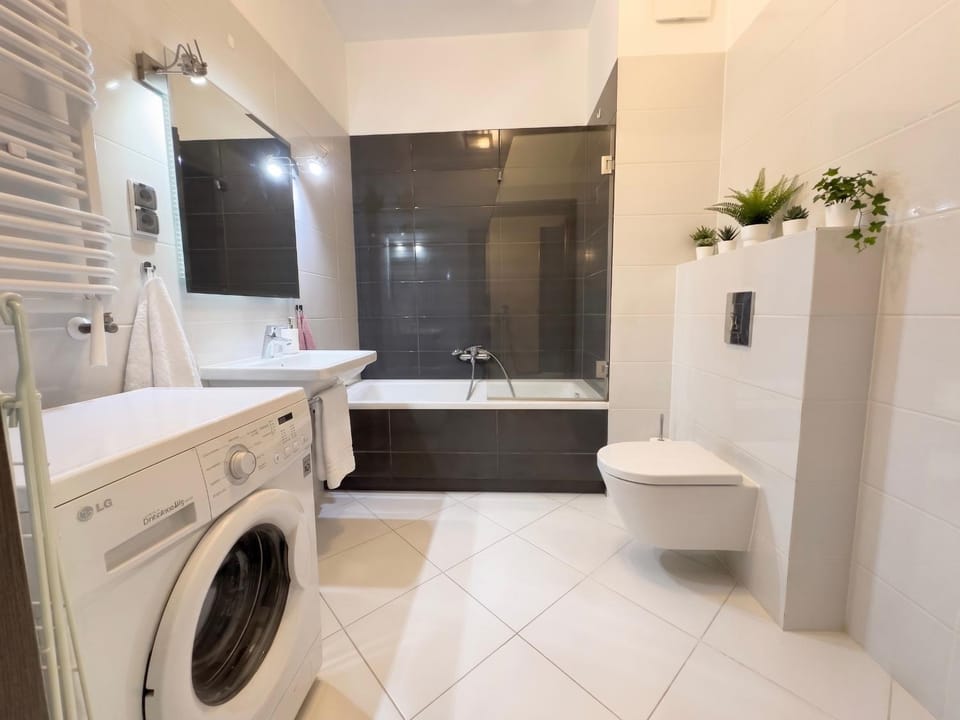 Toilet, Bathroom, Bath, towels, washing machine