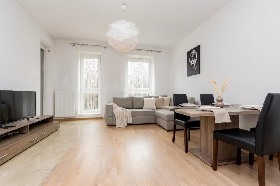 TV and multimedia, Seating area, Dining area