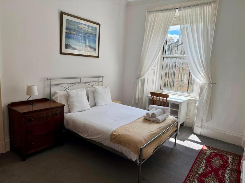 Bright Marchmont 2BR Meadows Edinburgh Centre Apartment in Edinburgh