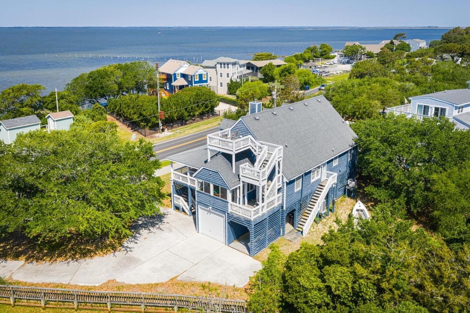 The Virginian at Duck - Sound Sea Village, Sound Views, Private Dock, Pets OK, Flex Stays House in Gulls Flight