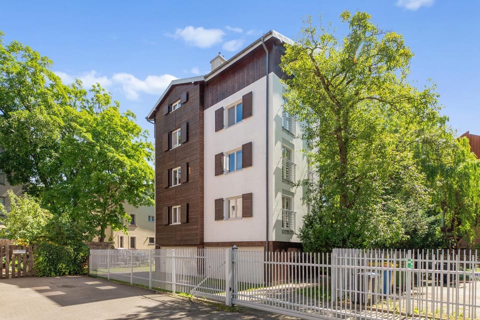 Property building, Spring, Day, Neighbourhood, Street view