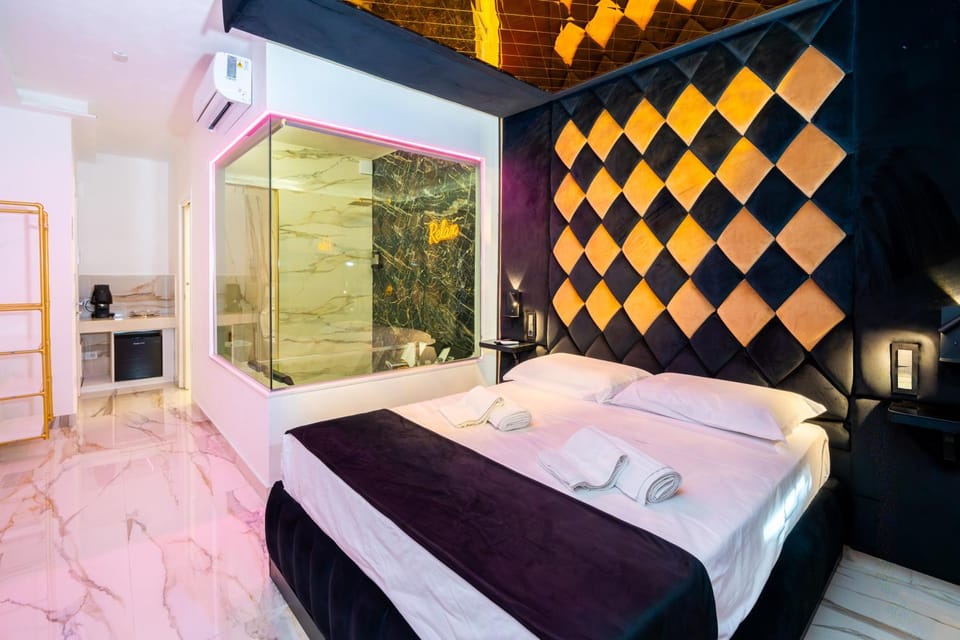 Hot Tub, Bedroom