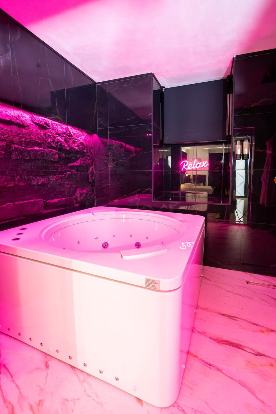 Hot Tub, Bathroom