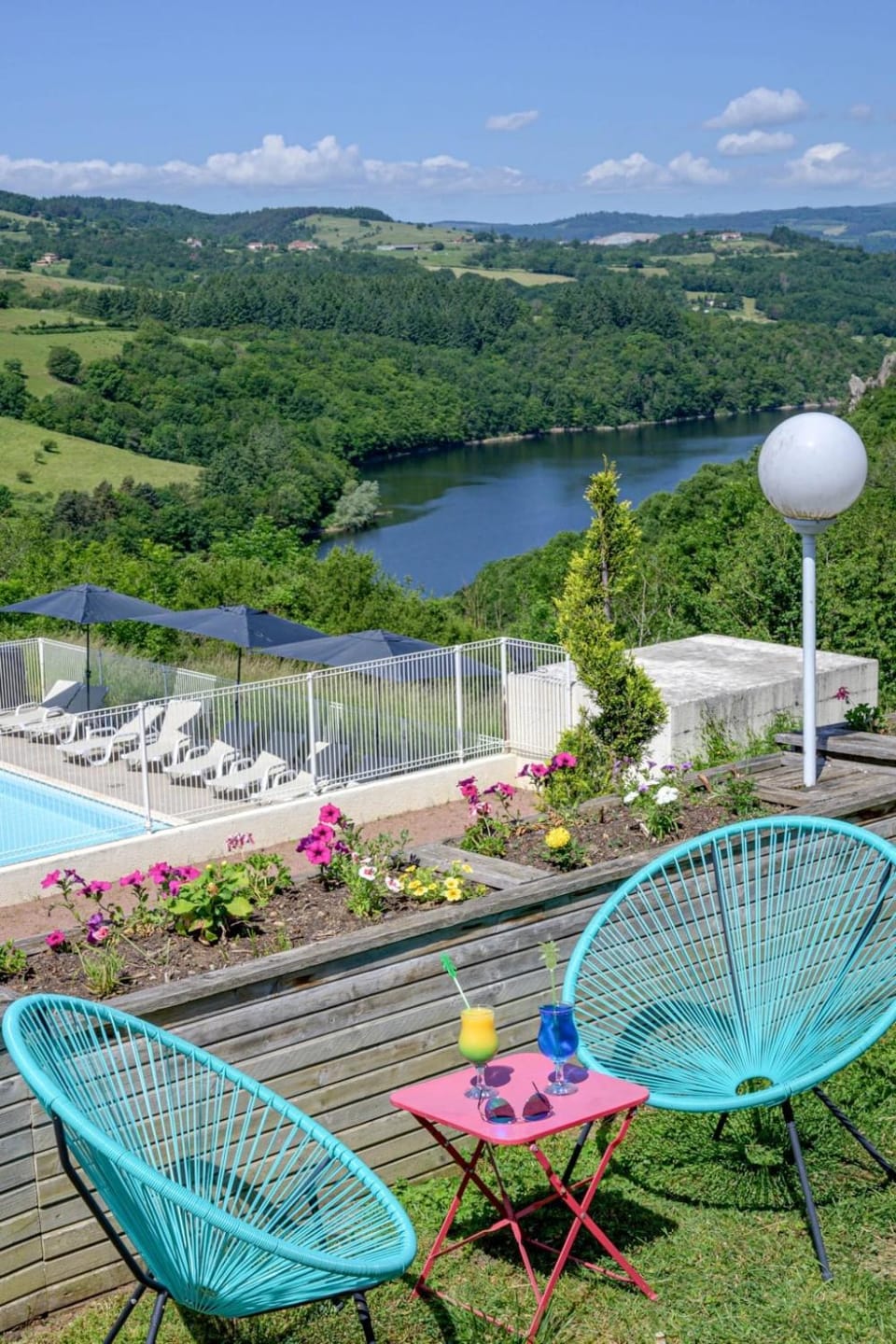 Camping 4 étoiles - Piscine - ccbggc0 Campground/ 
RV Resort in Auvergne-Rhône-Alpes