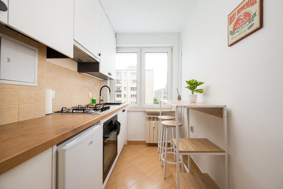 Kitchen or kitchenette, Dining area, oven