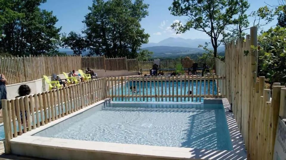Camping 2 étoiles - Piscine - ccbgcba Campground/ 
RV Resort in Occitanie