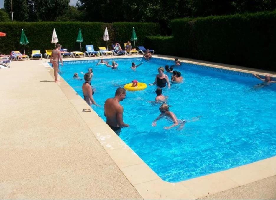 Camping 4 étoiles - Piscine - ccbgeia Campground/ 
RV Resort in Auvergne-Rhône-Alpes