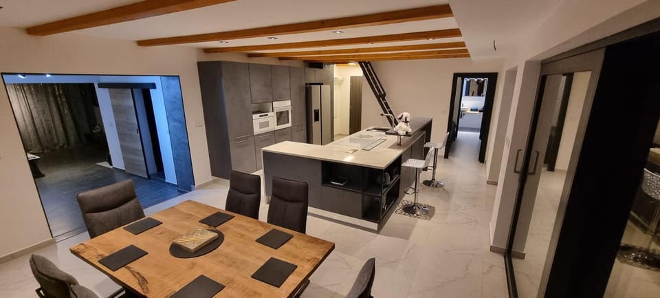 Kitchen or kitchenette, Seating area, Dining area