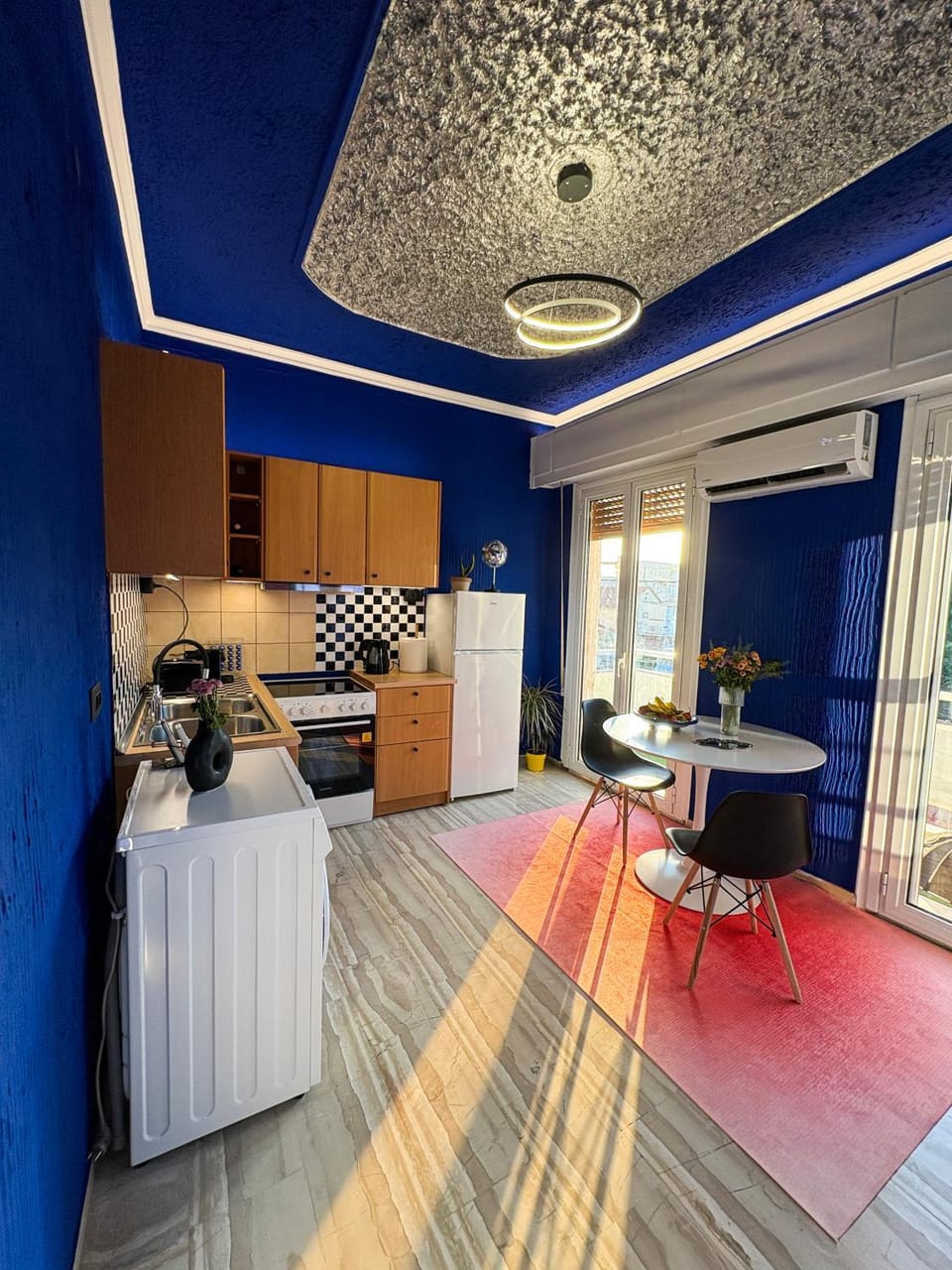 Kitchen or kitchenette, Living room, Seating area, Dining area, stove