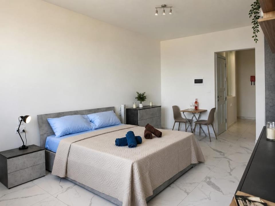 Seafront Escape Beach Paceville Nearby 3 Apartment in Malta