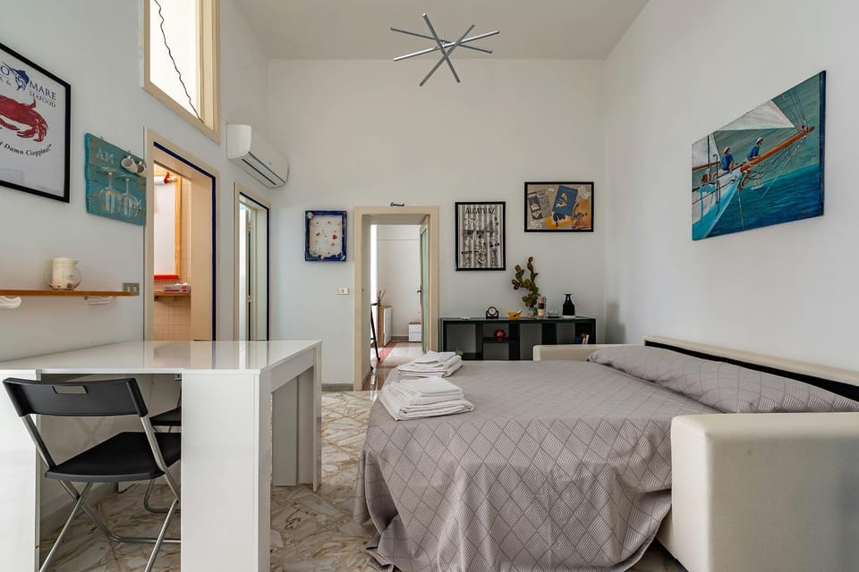 Bed, Living room, Dining area, air conditioner