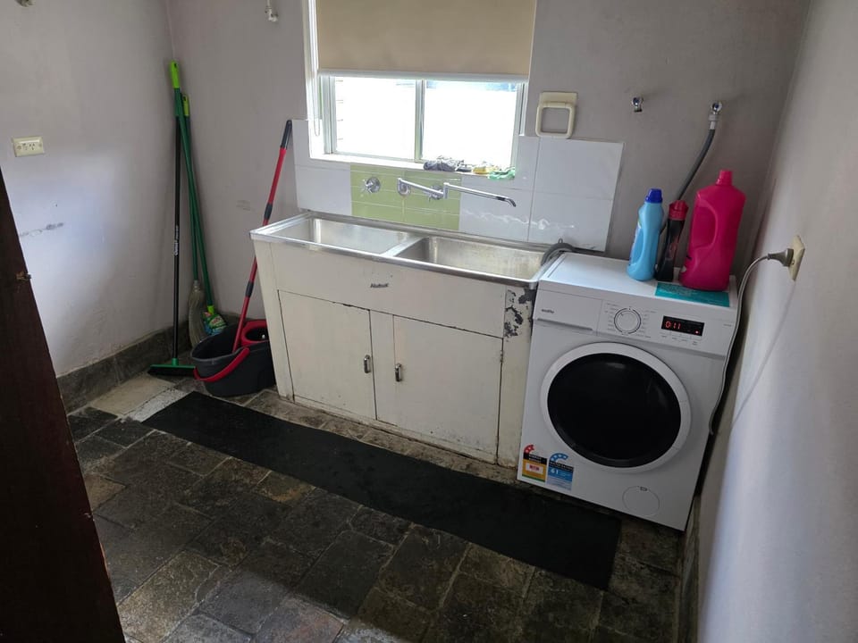 Room near Perth airport in a Shared House Bed and Breakfast in Perth