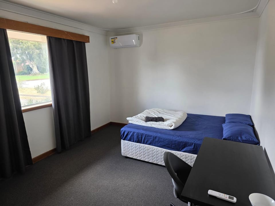 Room near Perth airport in a Shared House Bed and Breakfast in Perth