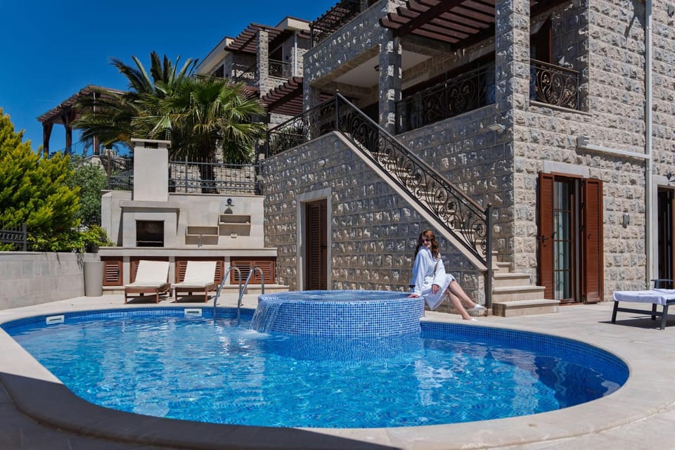 Villa Lonaco Villa in Budva Municipality