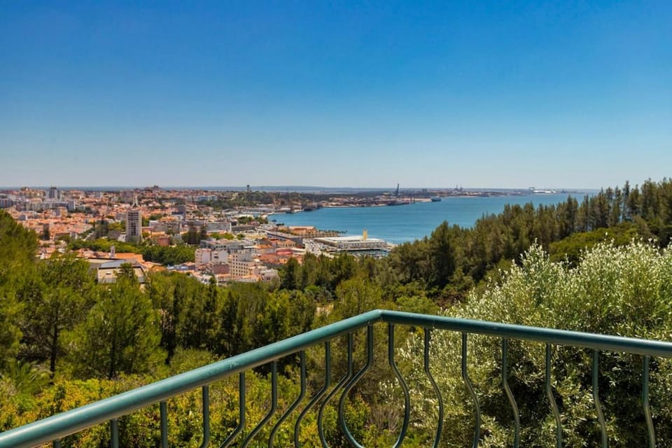 Villa Casal Assis - By Y Concept Villa in Setúbal Municipality