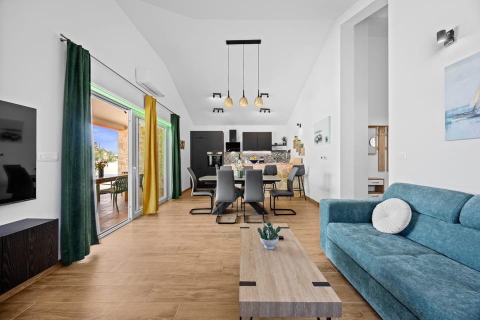 Communal lounge/ TV room, Living room