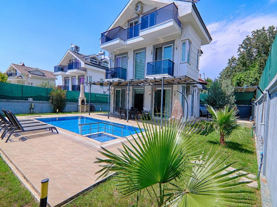 Muhteşem Konum, Özel Havuz, Çocuk Havuzlu Müstakil Modern Villa Villa in Ölüdeniz