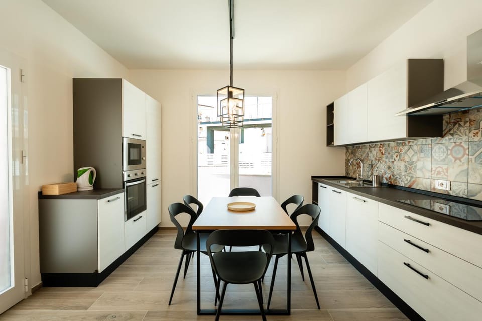 Kitchen or kitchenette, Dining area, dishwasher, oven