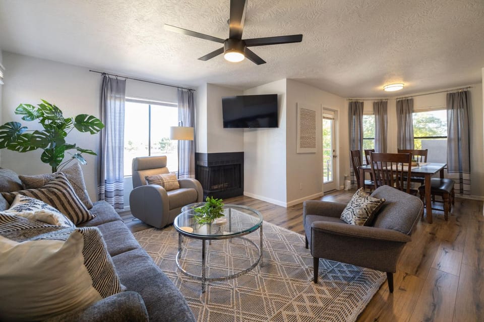 Desert Cove Condo House in Phoenix