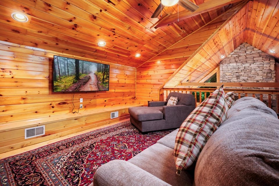 Black Beary Lodge・Hot Tub・Pool Table・Community Pool・Arcade House in Gatlinburg