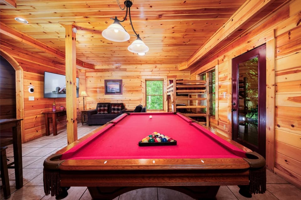Black Beary Lodge・Hot Tub・Pool Table・Community Pool・Arcade House in Gatlinburg