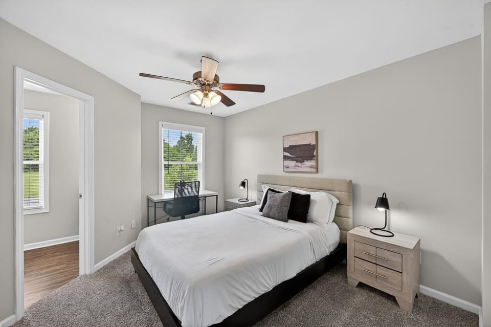 Cozy 2br Stay Near Work & Dining Apartment in Clarksville