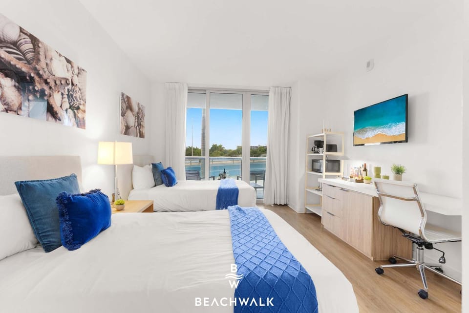 Beachwalk Studio Pininfarina Design & Pool Inn in Hallandale Beach