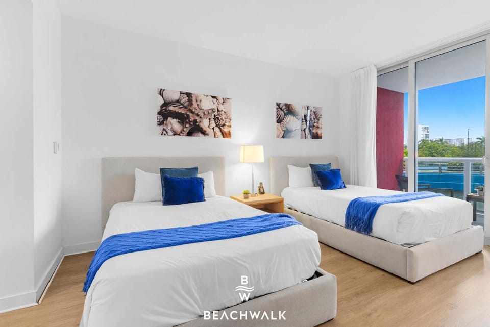Beachwalk Studio Pininfarina Design & Pool Inn in Hallandale Beach