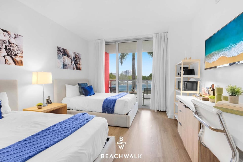 Beachwalk Studio Pininfarina Design & Pool Inn in Hallandale Beach