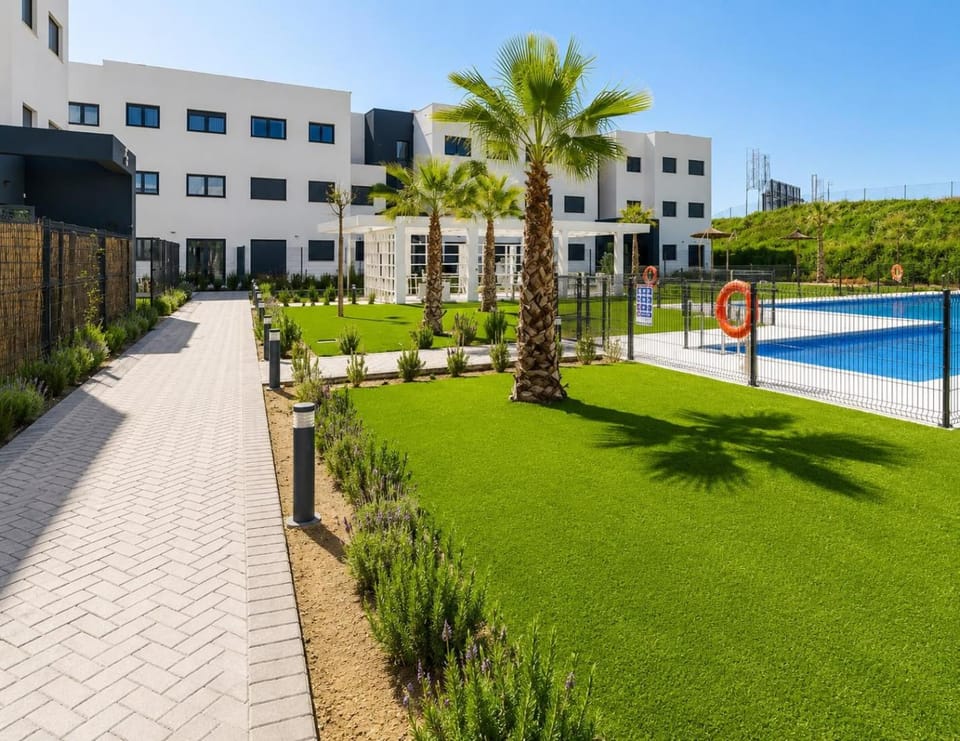 Celere Sea View Pool Gym Parking Apartment in Costa del Sol