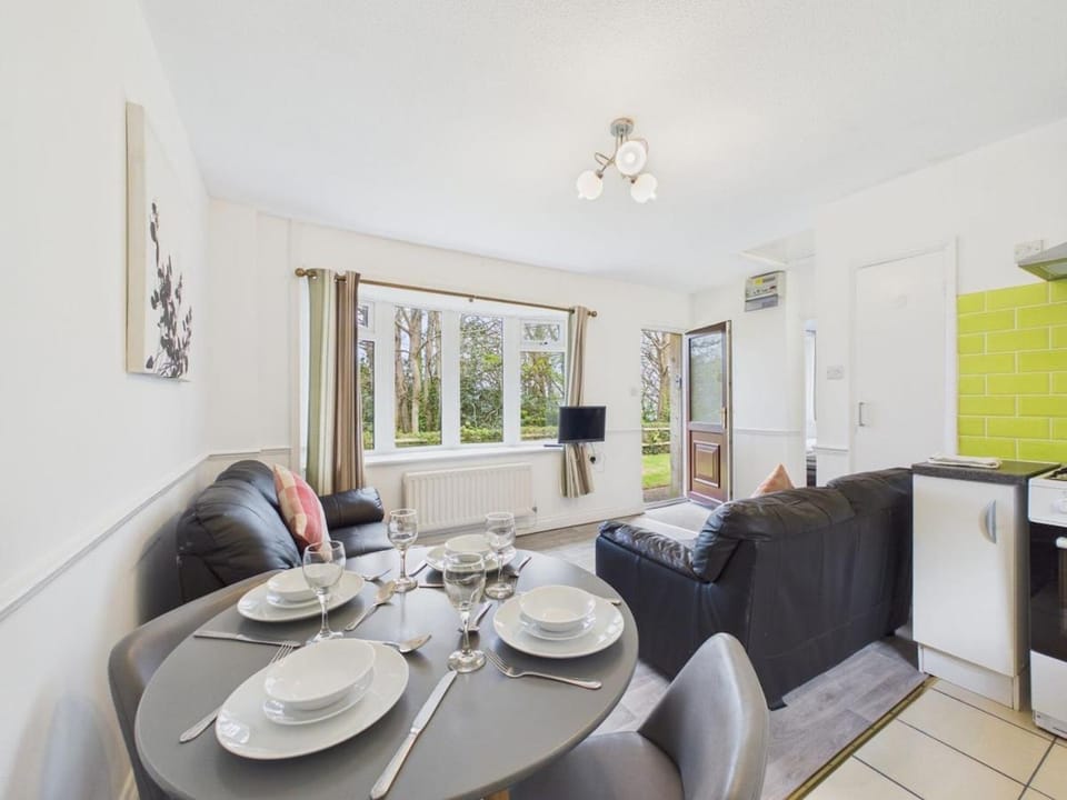 Lodge 10 - 2 Bed with parking Apartment in North Devon District