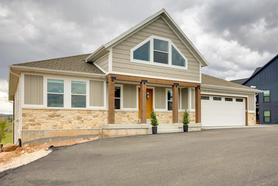 Ultimate Family Getaway! Luxe 6BR Bear Lake Home House in Garden City
