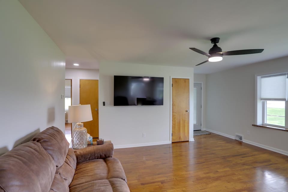 1 Mi to Dtwn & Beach! Port Clinton Family Escape House in Port Clinton