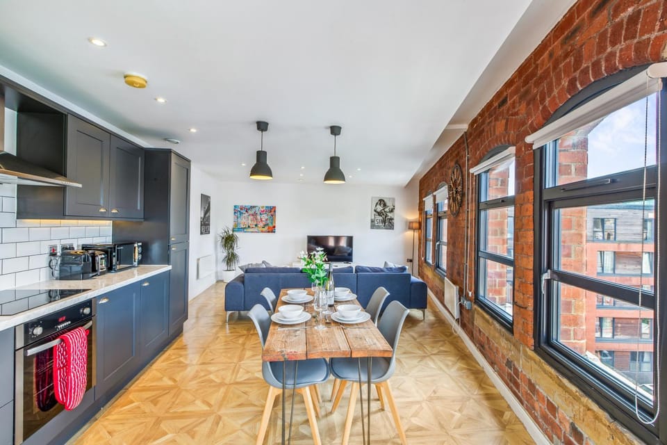 Communal lounge/ TV room, TV and multimedia, Kitchen or kitchenette, Living room, Decorative detail, Seating area, Dining area, microwave, minibar, oven, pet friendly, stove, toaster