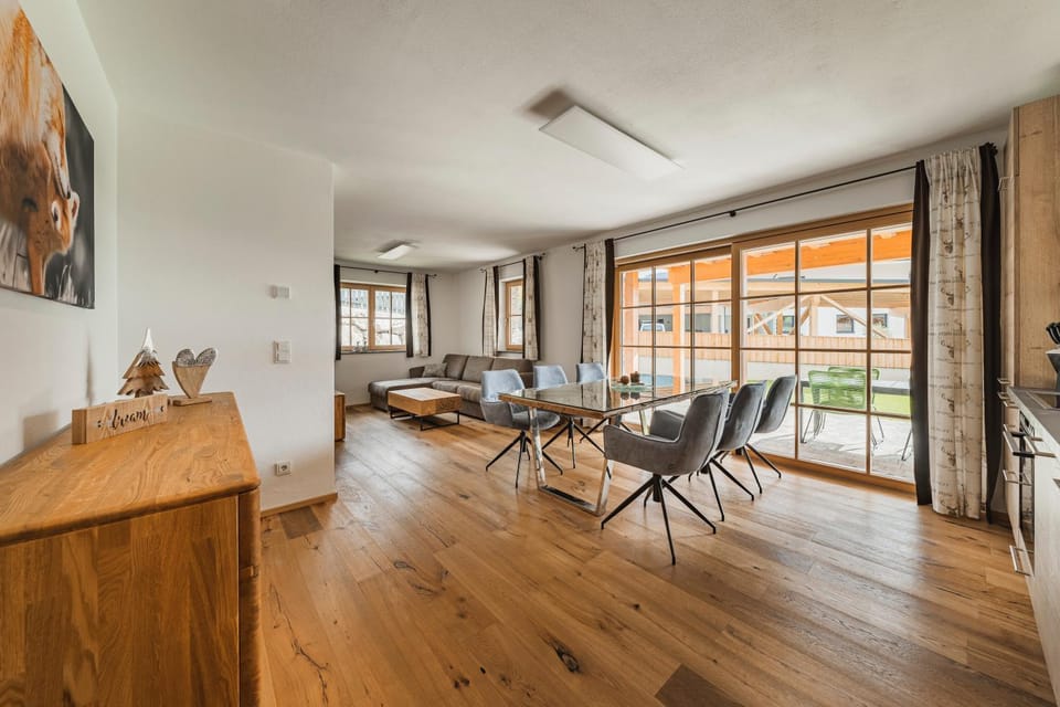 Living room, Photo of the whole room
