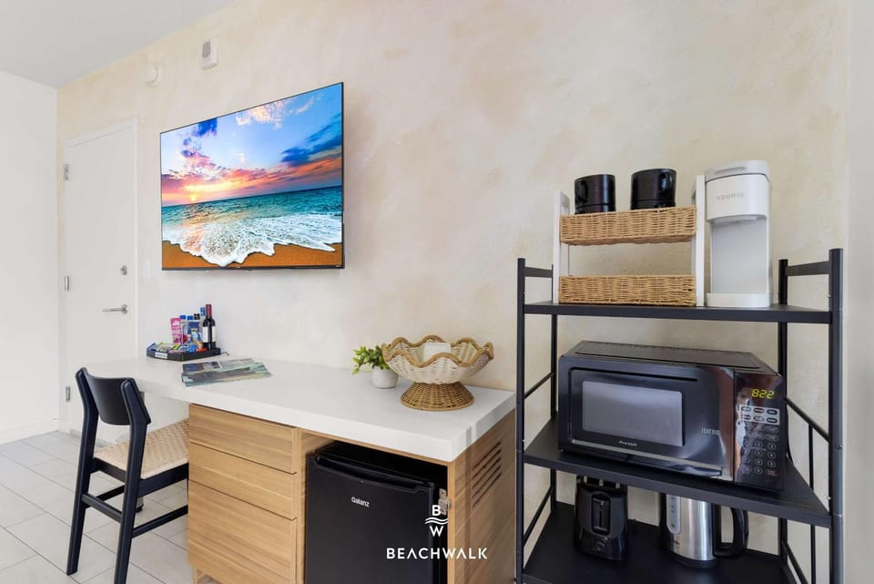 Pininfarina Studio Intracoastal View Inn in Hallandale Beach