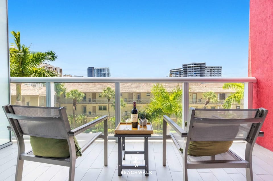 Pininfarina Studio Intracoastal View Inn in Hallandale Beach