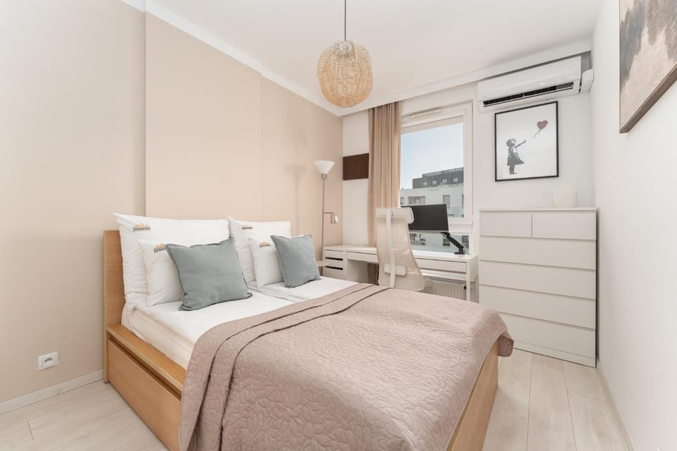 Bed, Photo of the whole room, Bedroom, air conditioner