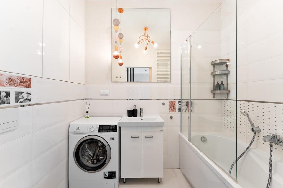 Shower, Bathroom, Bath, towels, washing machine, dryer