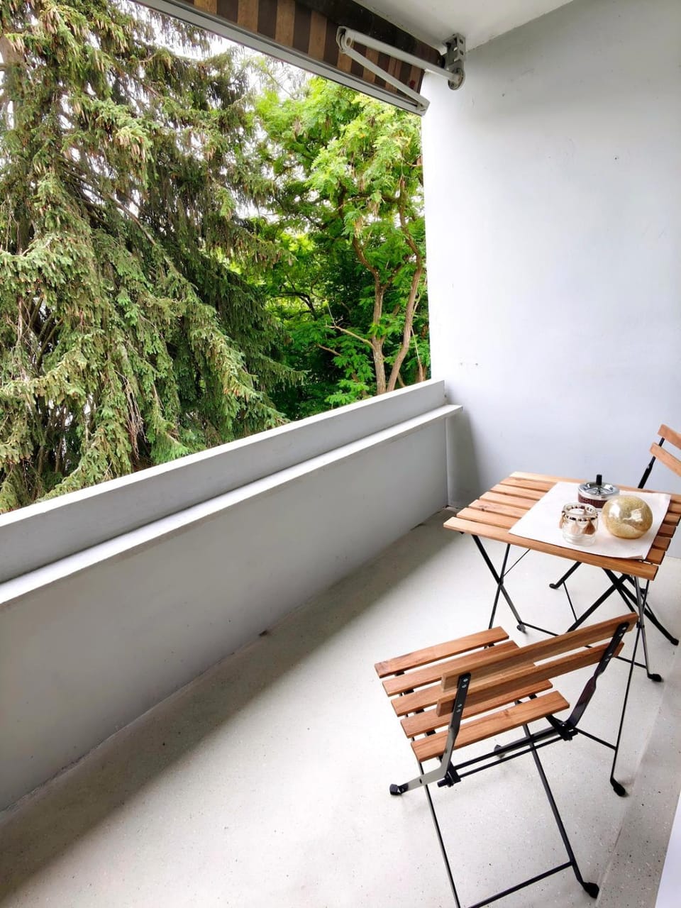 Spring, Day, Garden, View (from property/room), Balcony/Terrace, Dining area, Garden view
