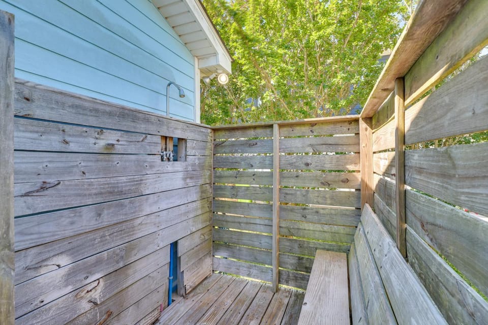 Steps to Ocean! Family-Friendly Carolina Beach Gem House in Carolina Beach