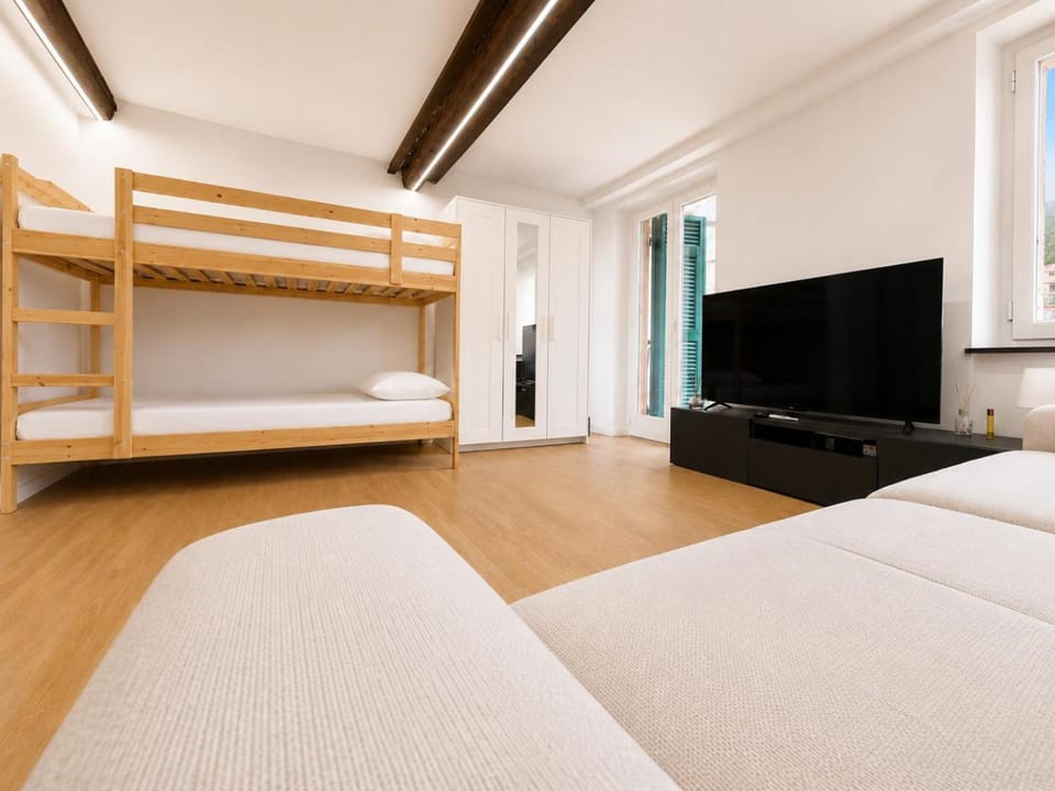 Bed, TV and multimedia, Photo of the whole room, Evening entertainment, Bedroom, bunk bed