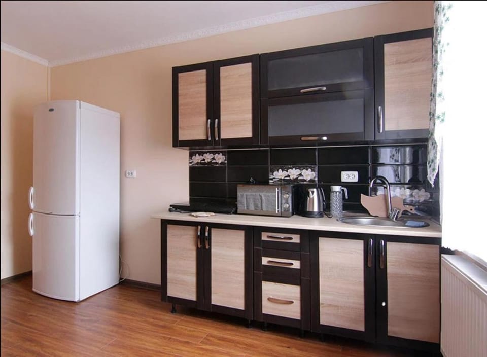 Coffee/tea facilities, Kitchen or kitchenette, stove