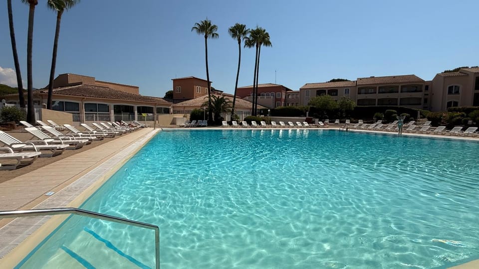 F1 climatisé avec piscine Apartment in Saint-Raphael