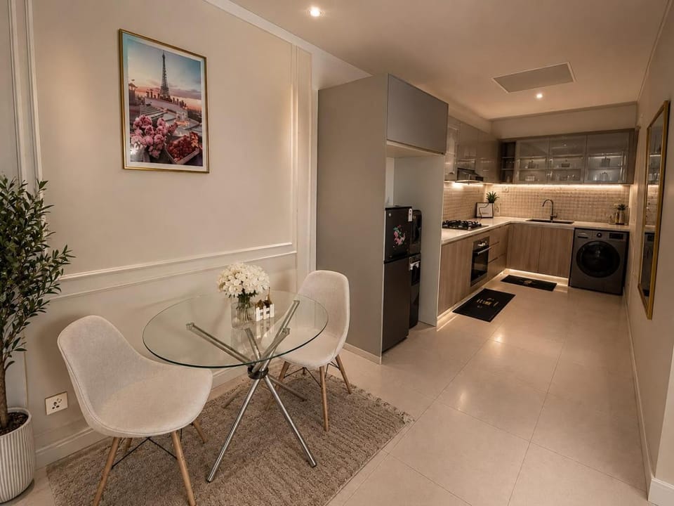 Dining area, kitchen