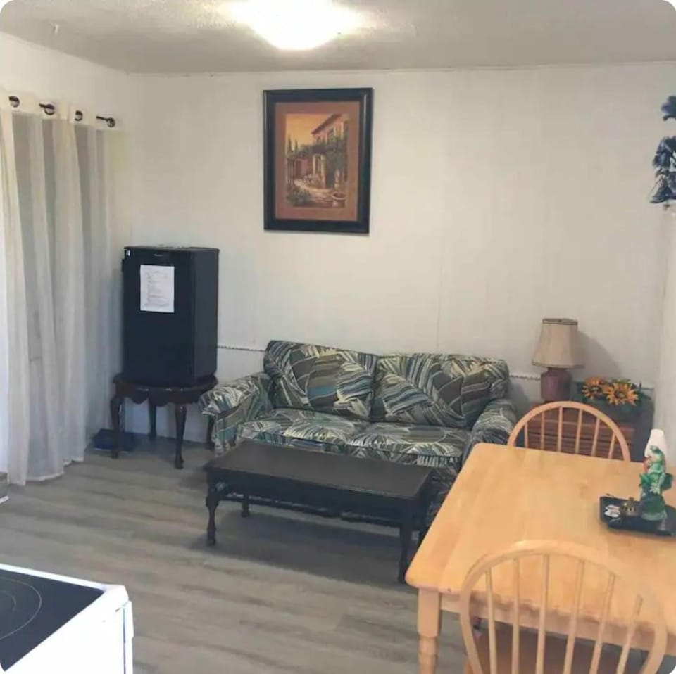 Easy Stay 1 Apartment in Chatham-Kent