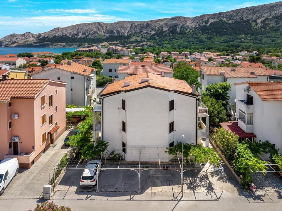 Neighbourhood, Parking