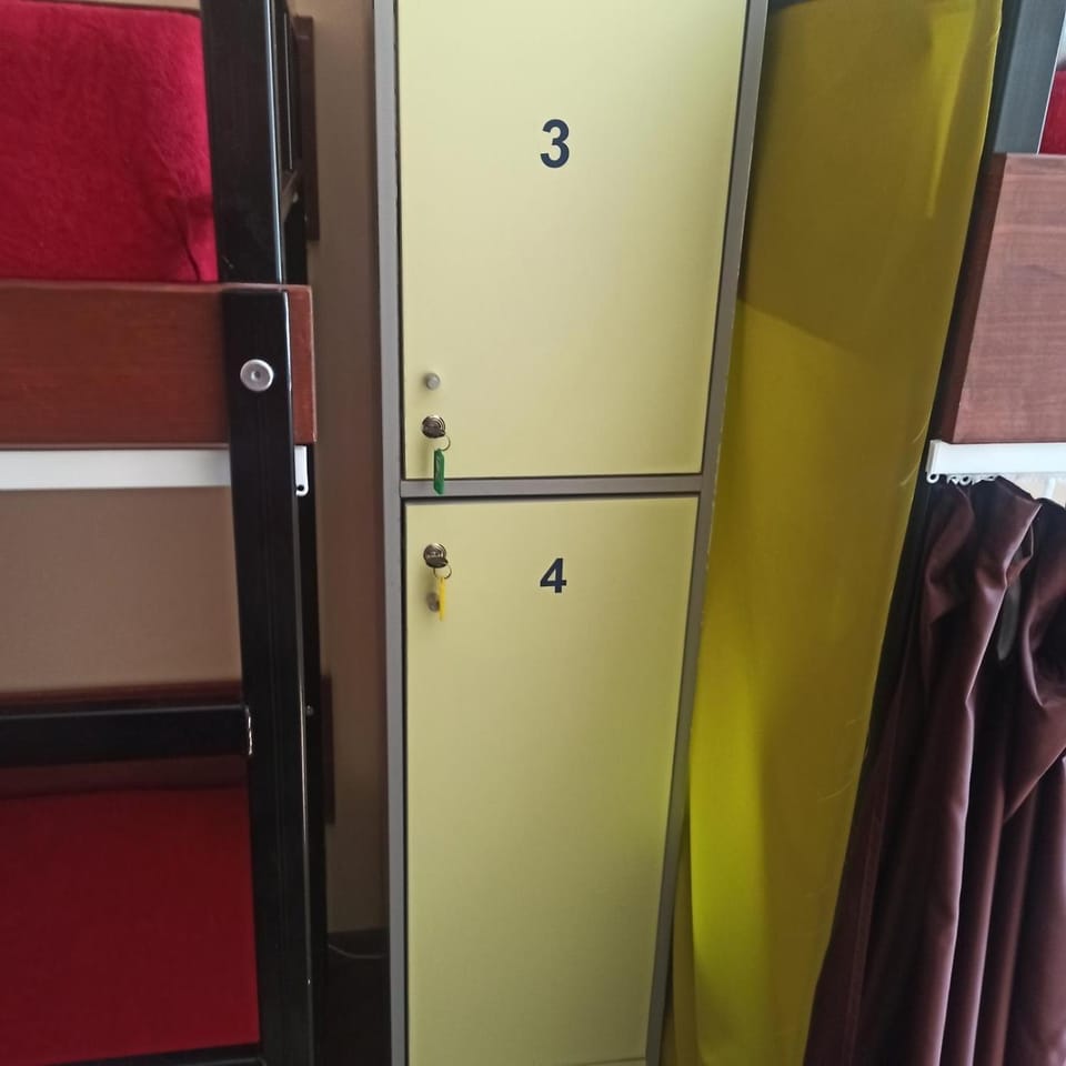 locker, locker, wardrobe