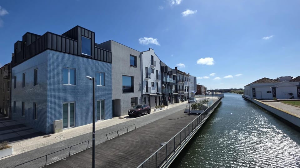 Facade/entrance, View (from property/room), River view